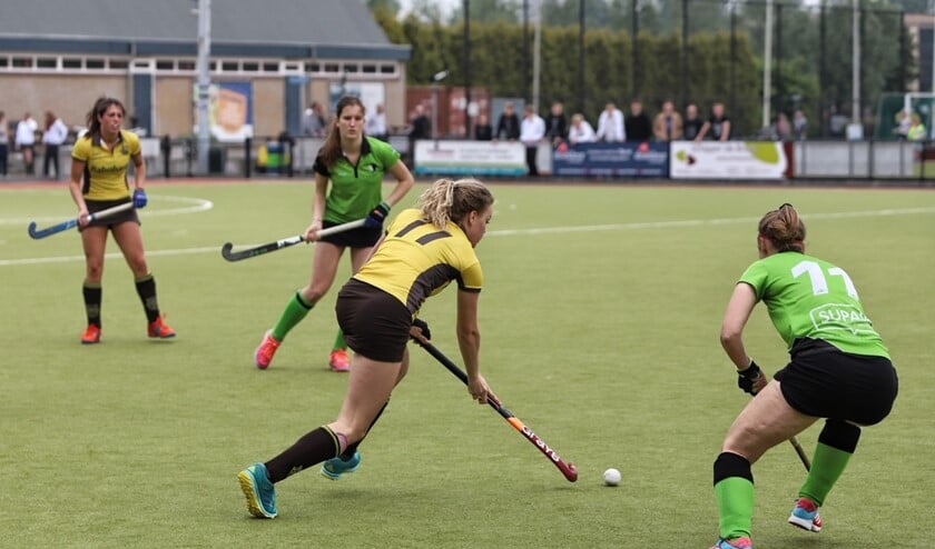 De dames van Spijkenisse hadden zondag geen kind aan het Delftse Scoop. De ploeg van Harry van den Brink won met 4-0.