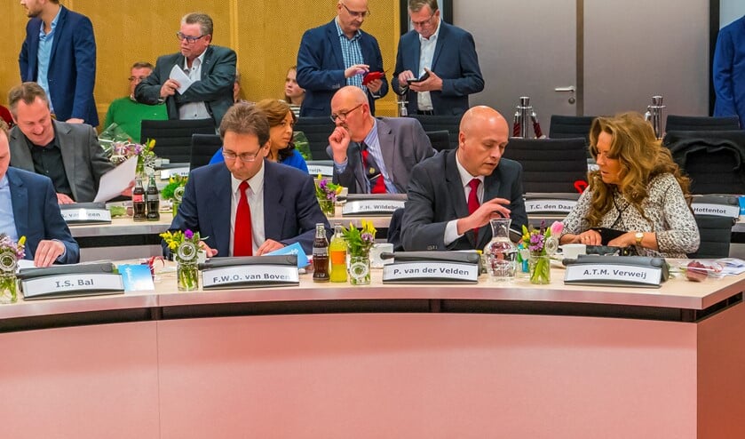 De PVV fractie valt nu in twee aparte fracties uiteen.