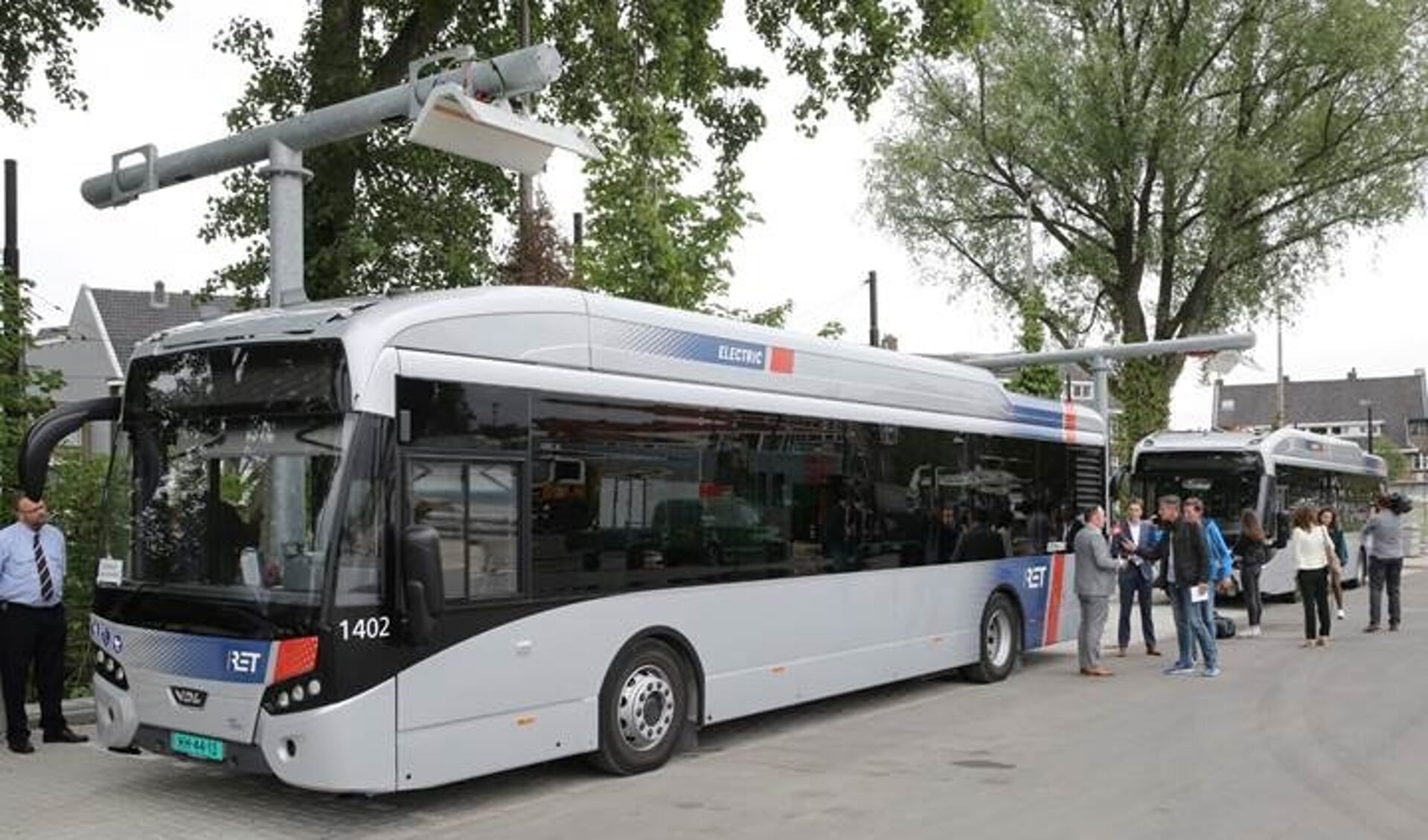 Een van de elektrische bussen van de RET die medio december 2019 gaat rijden. 