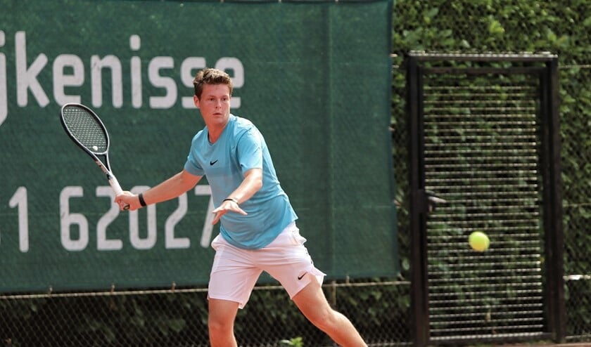 Daan Heijmans won de hoogste heren categorie in het open toernooi van LTV De Hartel. Foto: Peter de Jong