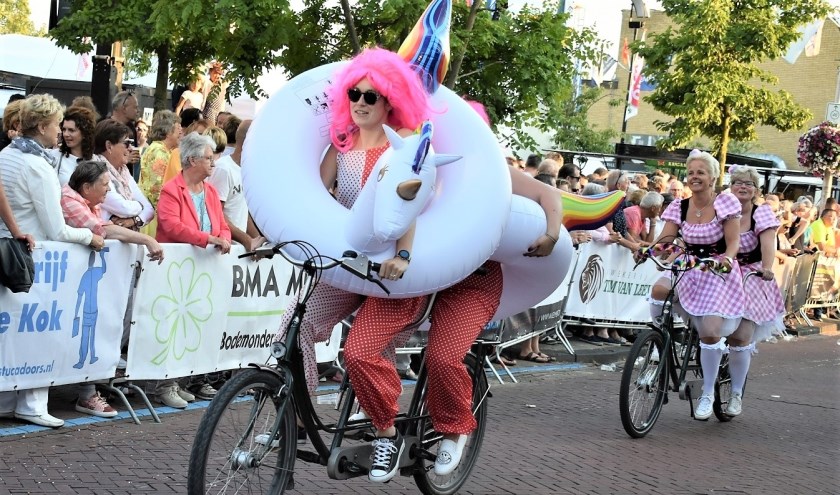 De wielerdag wordt traditiegetrouw afgesloten met de Tandemrace.