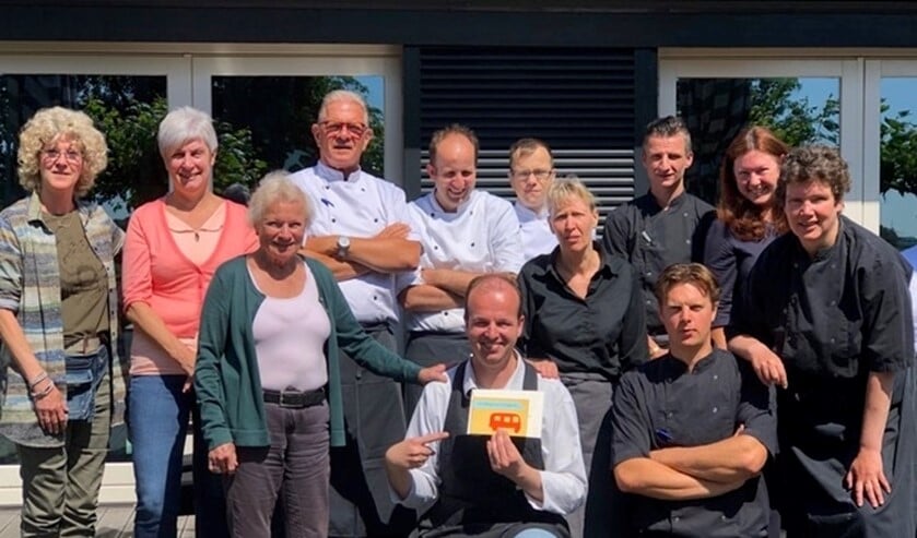 Bij Gasterij de Bollaarshoeve waren ze erg blij met de donatie!