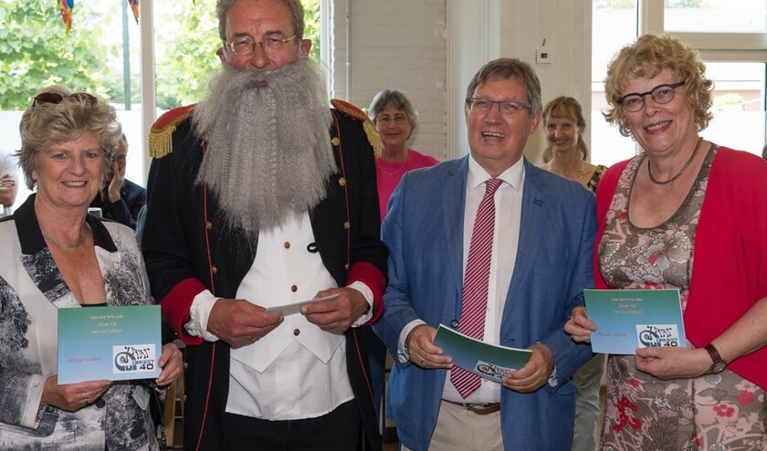 César Cui ontving 'geteleporteerd' behalve leden en oudleden van het orkest ook burgemeester Rensen van Brielle