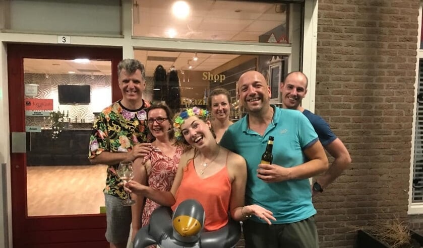 De winnaars van de tropische CLUB ROOD pubquiz