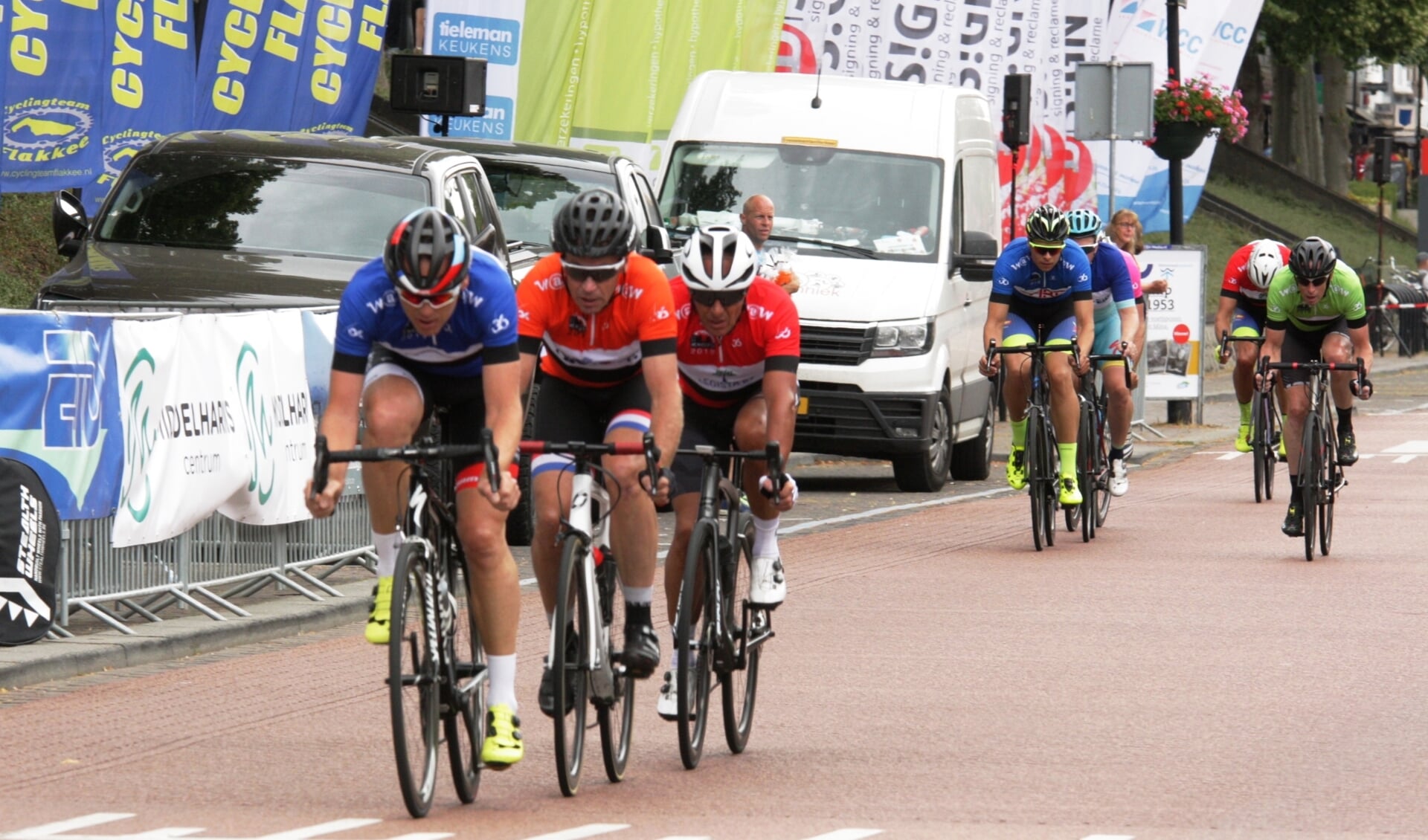 Koos Moerenhout aan de leiding, gevolgd door latere winnaar Erik Dekker en Mathieu Hermans (Foto Fred Götzenberger).
