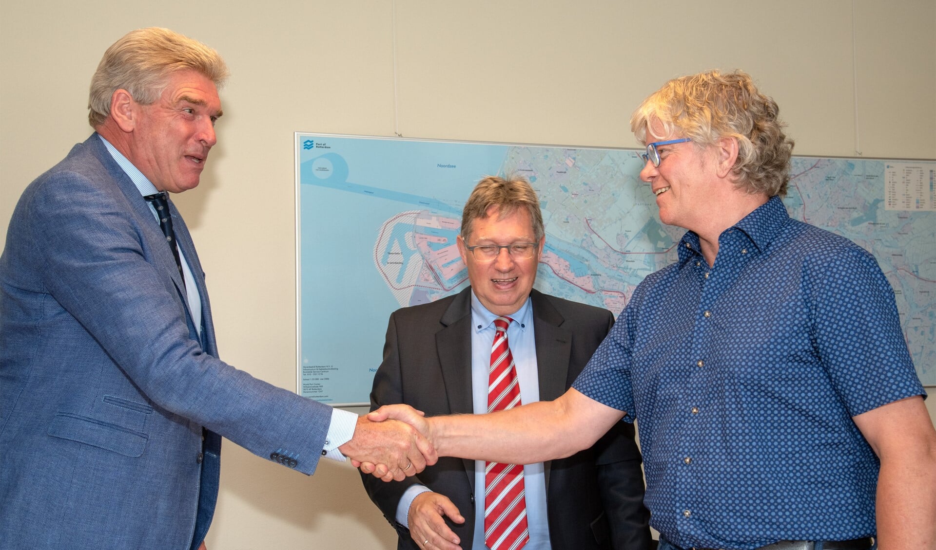 Felicitaties voor Albert Boomgaardt, de nieuwe consul (Foto: Jos Uijtdehaage)