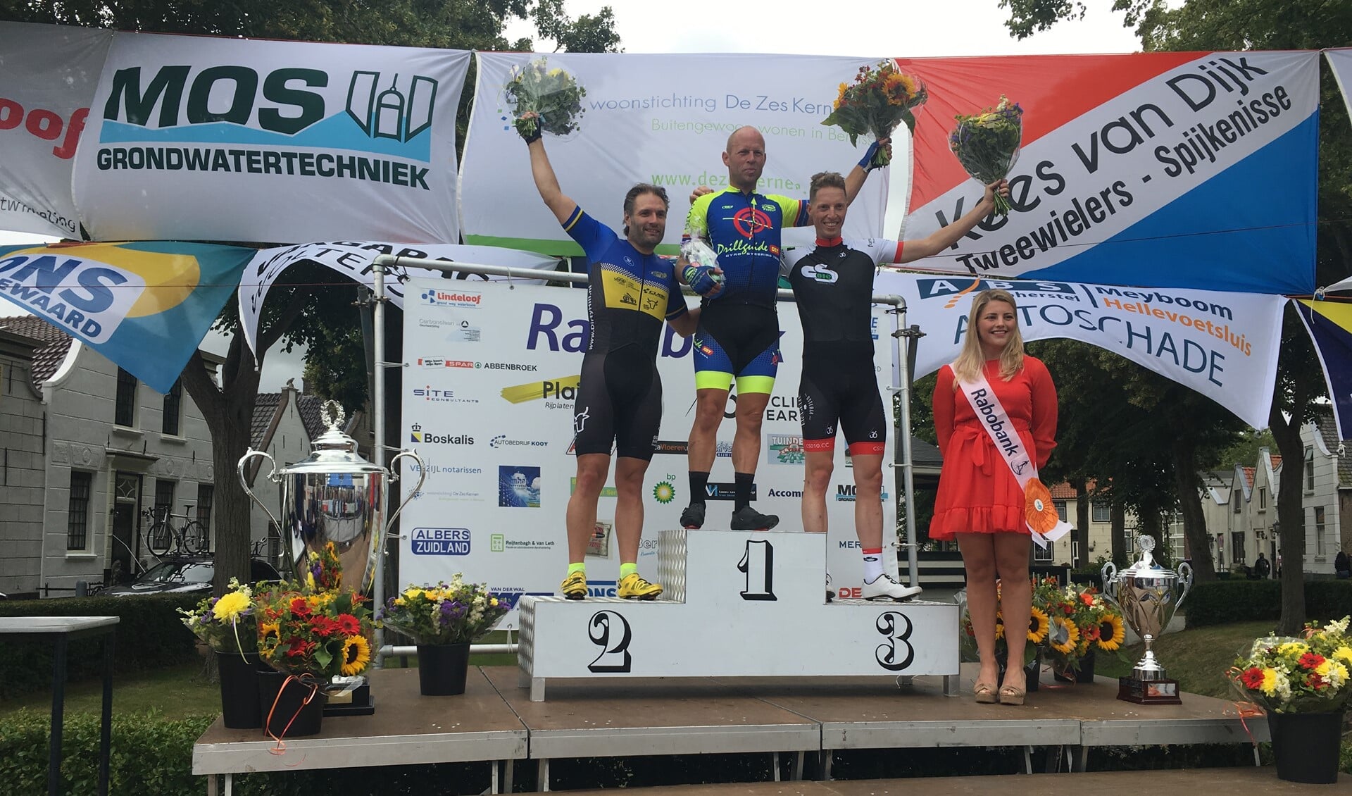 John Roos van Cyclingteam Flakkee behaalde in de Ronde van Abbenbroek voor sportklassers een fraaie overwinning. Foto Dan Rolandus.