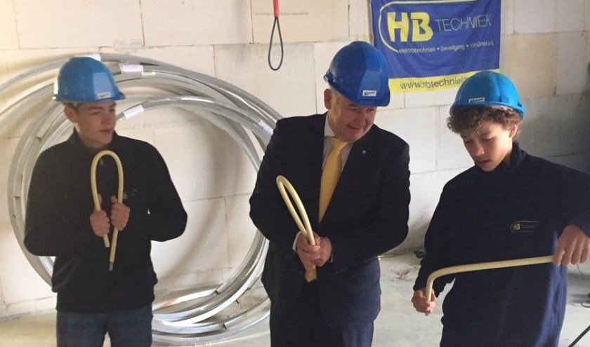 Onderwijswethouder Ben van der Stee maakte jongeren warm voor een toekomst in de techniek tijdens de Dag van de Bouw.