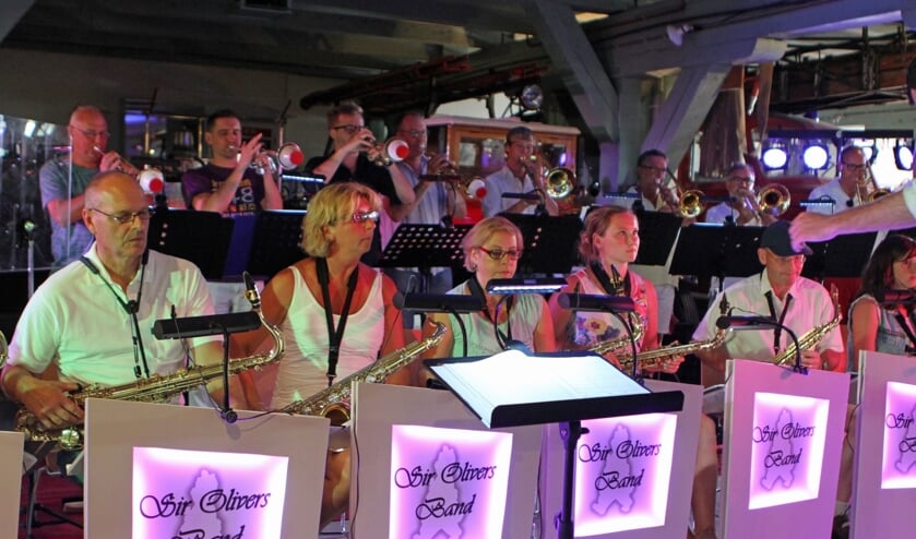 Het publiek kan genieten van jazz, latin, funk en popnummers
