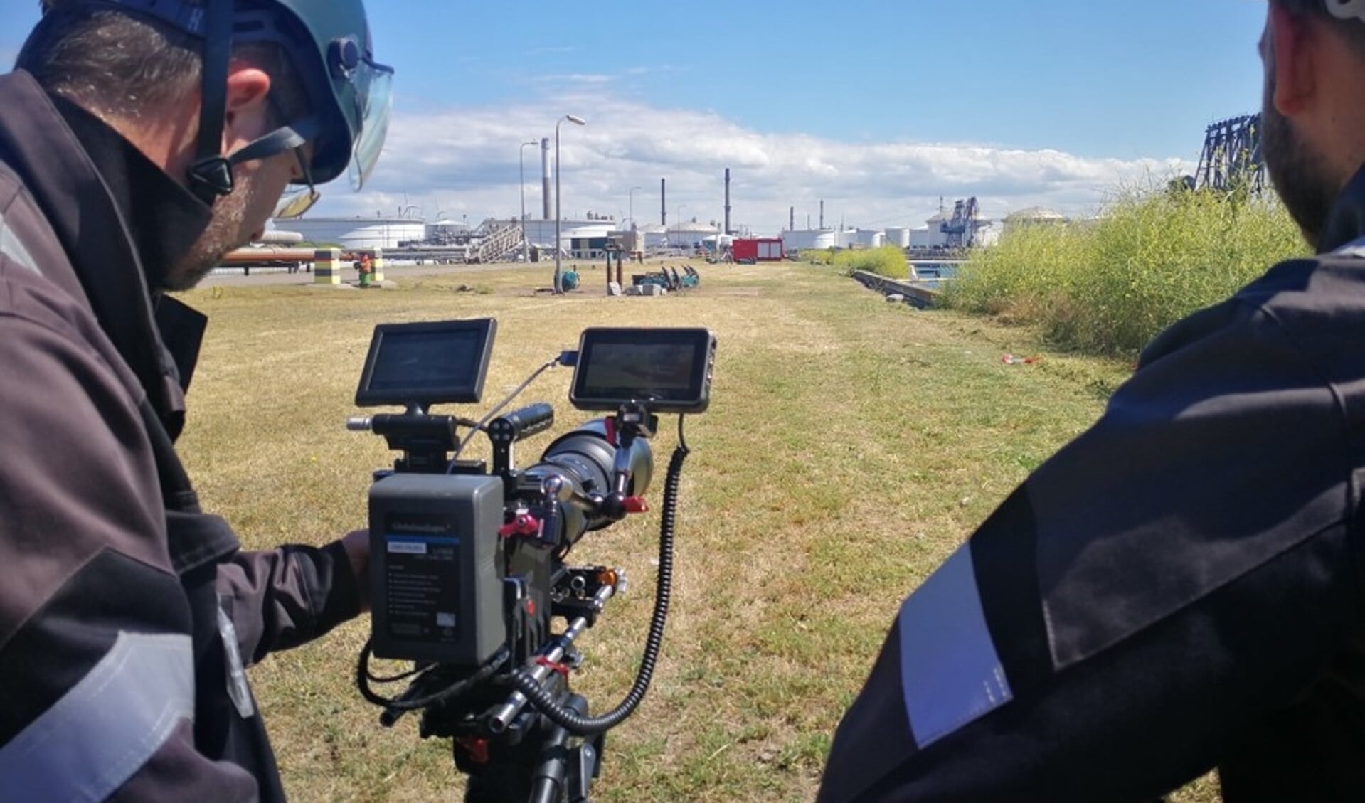 Regisseur/cameraman Willem Berents tijdens de eerste opnames op het terrein van BP https://vimeo.com/346070778