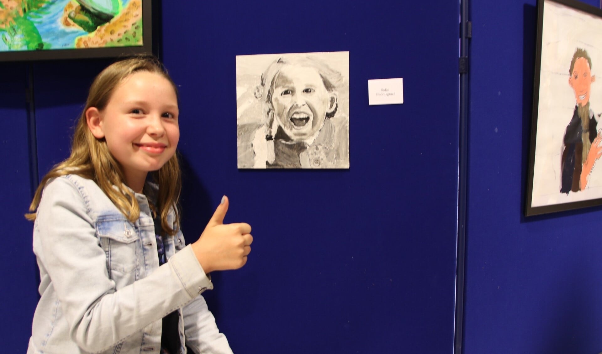 Sofie is hartstikke trots op haar schilderij 