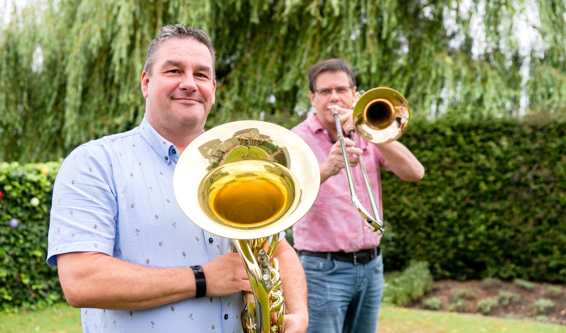 Secretaris Richard Breur (l) en voorzitter  Diet Wolfert: 'Er heerst een gezellige sfeer bij Apollo.' Foto: Jacquelien Wielaard