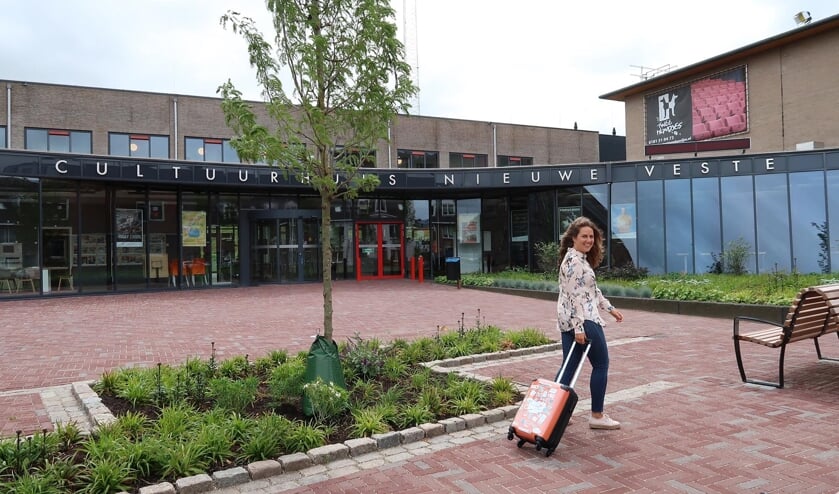Piloot Daphne voor 'vertrekhal' Cultuurhuis Nieuwe Veste in Hellevoetsluis. Daphne is ready for Take Off!
