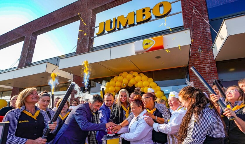 Na tweeënhalve week verbouwen, ging de Jumbo in Groenewoud weer open. Foto: Foto-OK.nl