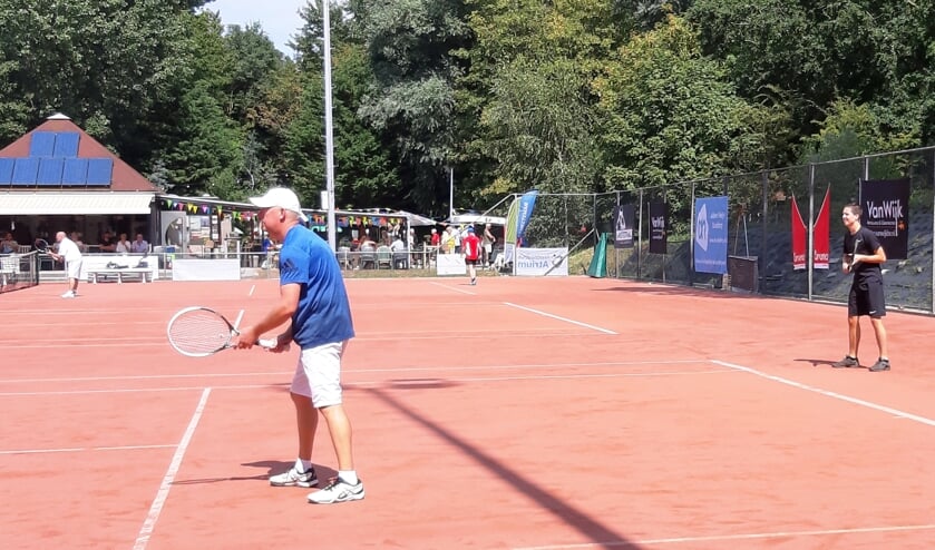 Timo Kroon (rechts) en Micha van der Vlist verloren hun finale nipt van het duo Boyreau/ De Wolf.