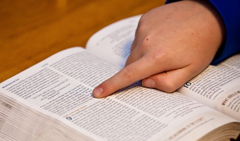 De studies zullen vanuit de Herziene Statenvertaling gegeven worden.
