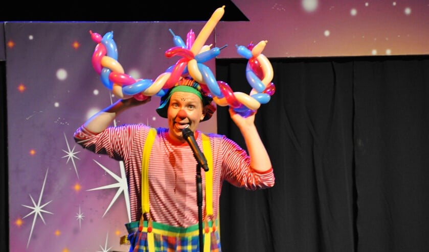 Clown Babello geeft workshops en leert je leuke dingen.