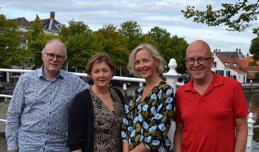 Het bestuur van de Stichting Havenconcert Goedereede v.l.n.r. Piet Westhoeve (artistiek directeur), Pauline Hof (secretaris), Anne Bezuijen (penningmeester) en Rien Slagter (voorzitter).