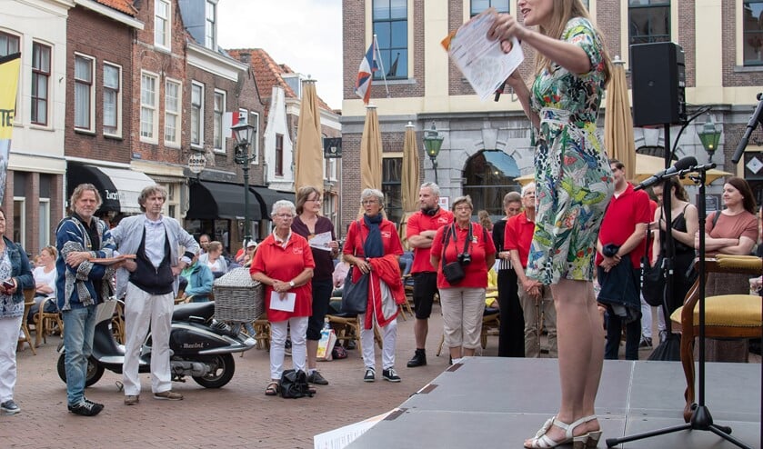 De opening van het Vertelfestival op de Markt (Foto: Jos Uijtdehaage)