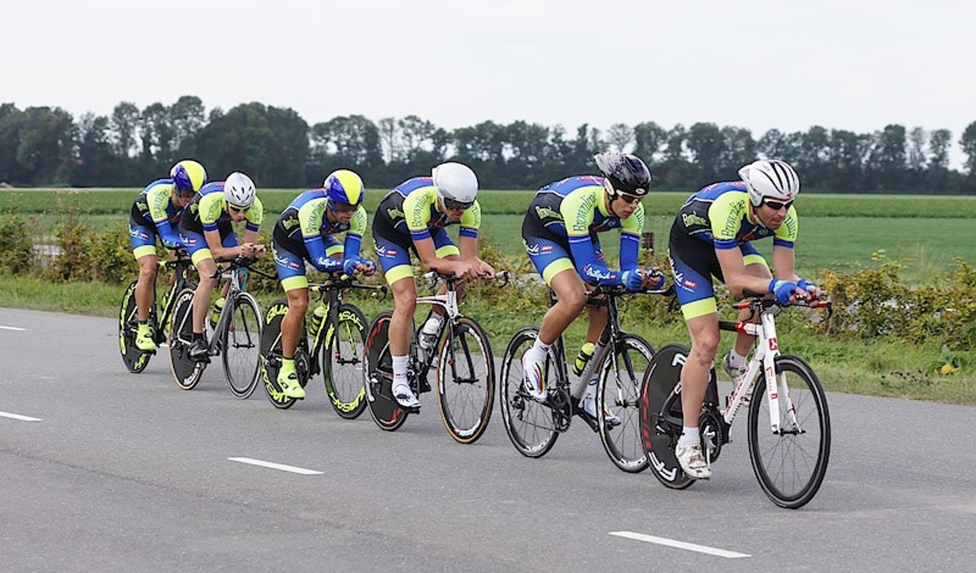 Wouter Roos: ''Het is mooi om de ploegentijdrit op zo'n hoog niveau te mogen organiseren. Ik hoop dat wij met de ploeg van Cyclingteam Flakkee buiten mededinging op ons parcours ook mogen rijden.'' Foto CTF.