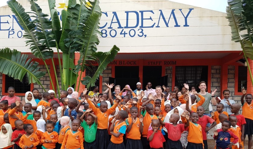 De Girls Empowerment Foundation helpt meisjes in ontwikkelingslanden met onderwijs.