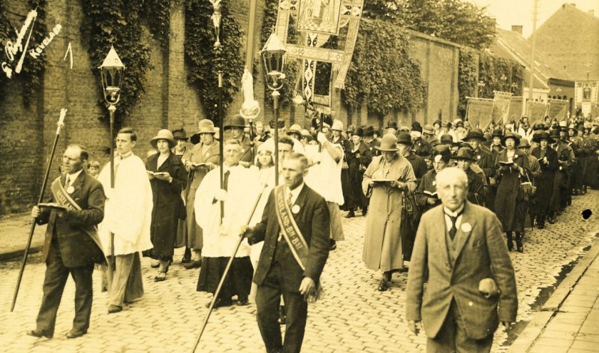 In de tentoonstelling wordt o.a. aandacht besteed aan reizen naar bedevaartsplaats Kevelaer.
