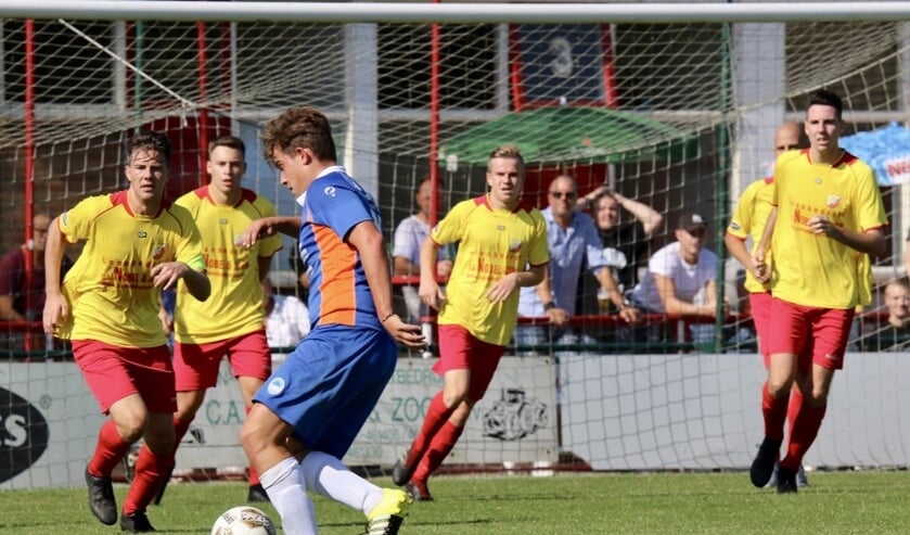 Zuidland wist zaterdag met vijf treffers te winnen van buurman OHVV dat in de vierde klasse speelt. Fotografie: Theo van Kralingen