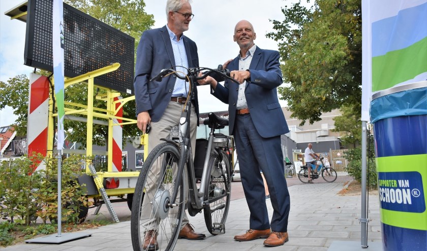 Wethouders Snijders en Vreugdenhil openden donderdag de nieuwe Biesieklette in Naaldwijk.