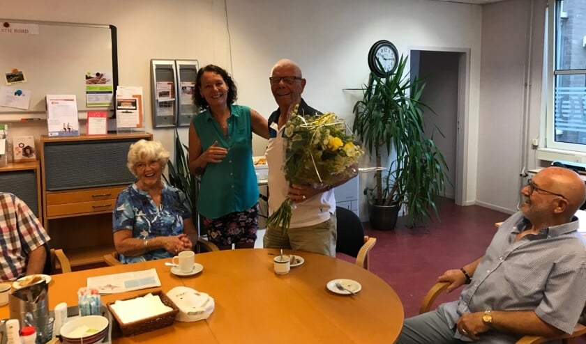 Harm werd in de bloemetjes gezet.