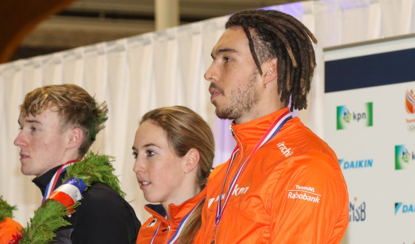 Lara van Ruijven (m) behaalde afgelopen weekend brons tijdens het NK Shorttrack.
