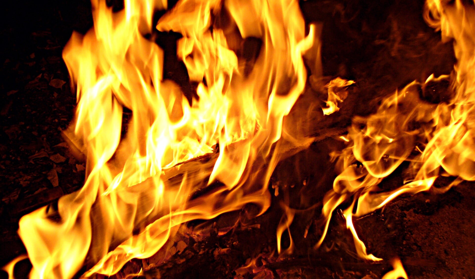 Bij verbranding van hout komen allerlei ongewenste stoffen vrij.