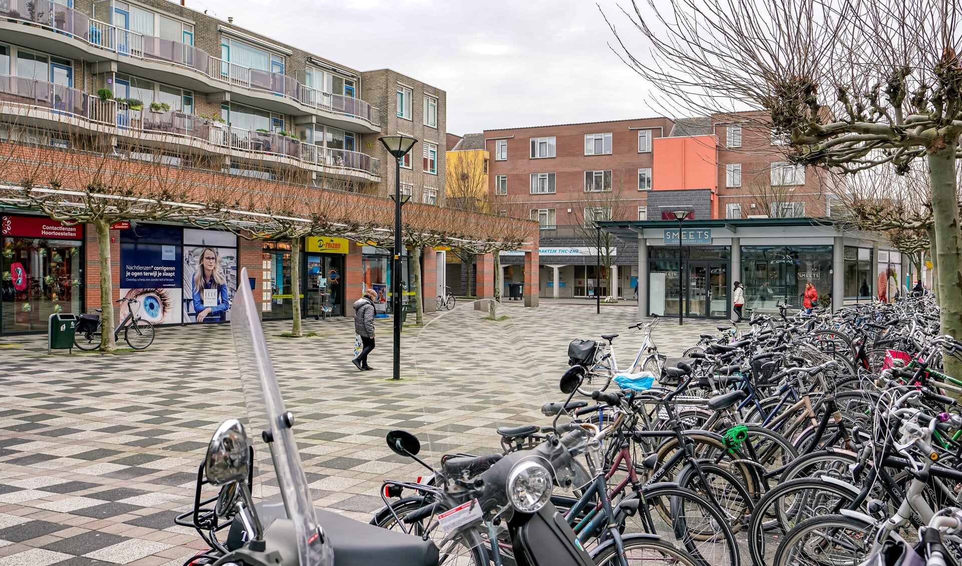 Bij de aanpak van het winkelcentrum gaan de fietsen verdwijnen van het plein.
