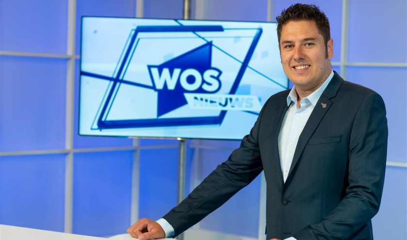 Presentator Dennis van Schie.