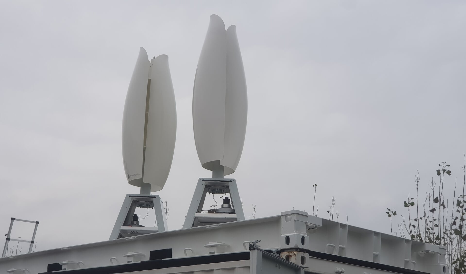 Het proefproject met de kleine windturbines maakt deel uit van het project Ports Energy en Carbon Saving (PECS) en Duurzaamheidsimpuls Havengebied 