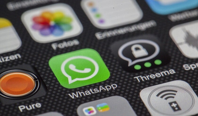 "Wij horen steeds vaker dat met name ouderen slachtoffer worden van oplichting via WhatsApp. Onze tip is om nooit zomaar geld naar iemand over te maken als dat aan je wordt gevraagd."