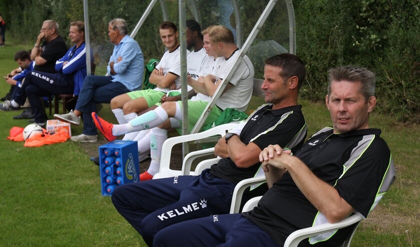 Peter Wubben (voorgrond) aan het begin van het seizoen 2016-2017. 'Ik wil Spijkenisse met een goed gevoel in de hoofdklasse achterlaten.'