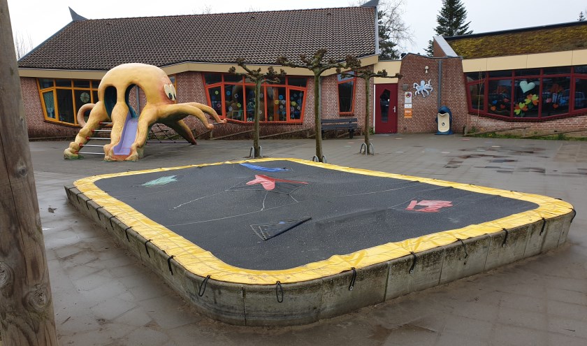 Het markante schoolplein van OBS De Inktvis in Dirksland is een van de schoolpleinen op Goeree-Overflakkee. (foto: Nick Ehbel)