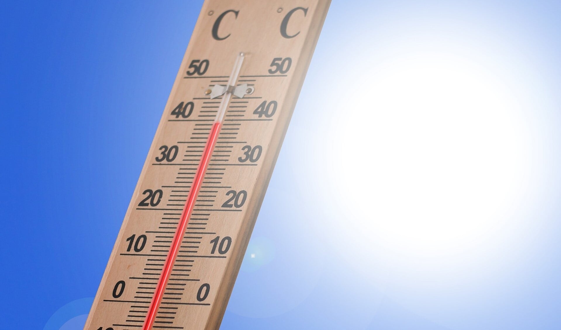 In Nederland is de gemiddelde temperatuur rondom scholen 31,7 C in de zomermaanden.