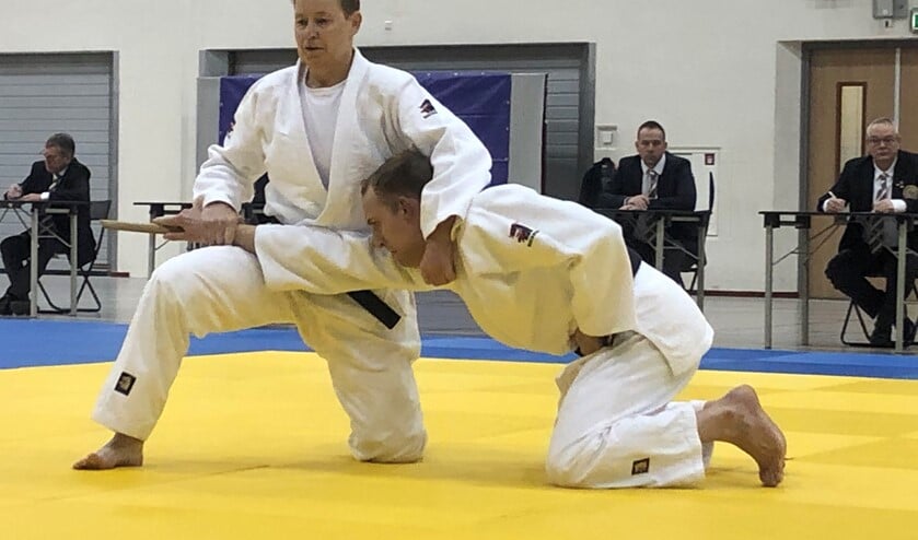 Pia de Kramer en Niels Neumann in actie tijdens Kime-no-kata