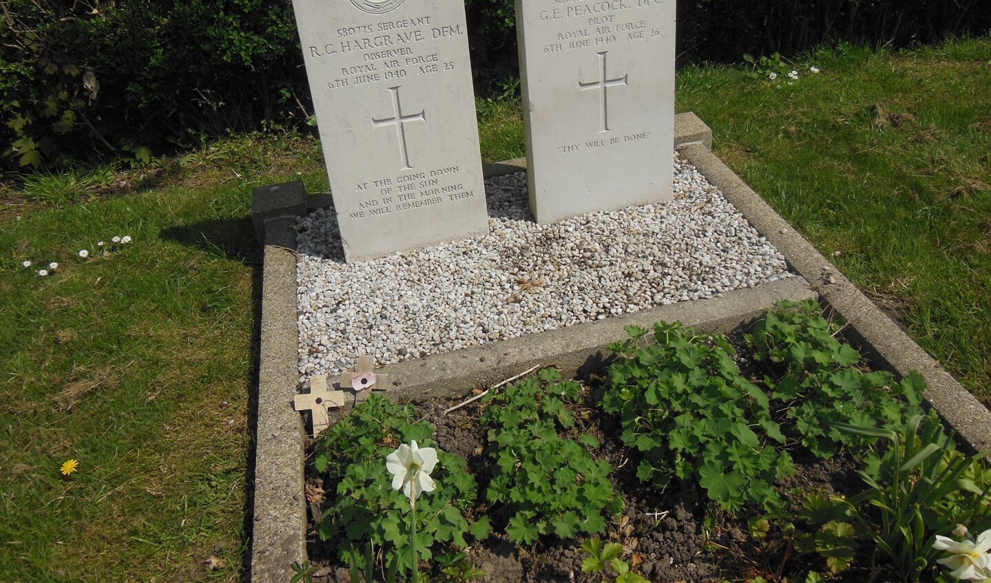 De op 6 juni 1940 omgekomen vliegers liggen begraven in Simonshaven. 