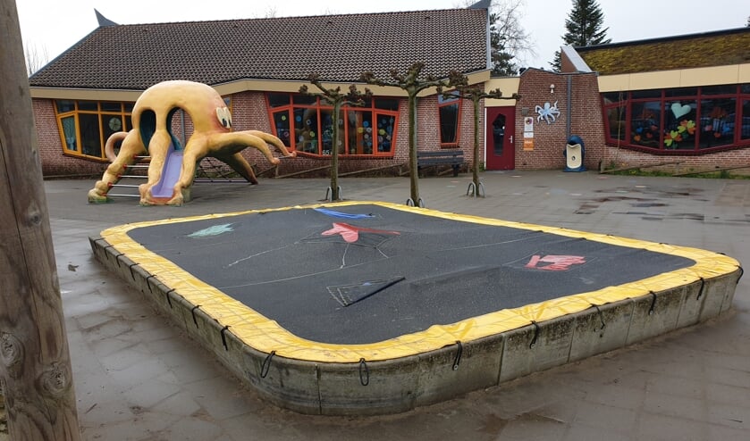 Het markante schoolplein van OBS De Inktvis in Dirksland is een van de schoolpleinen op Goeree-Overflakkee. (foto: Nick Ehbel)