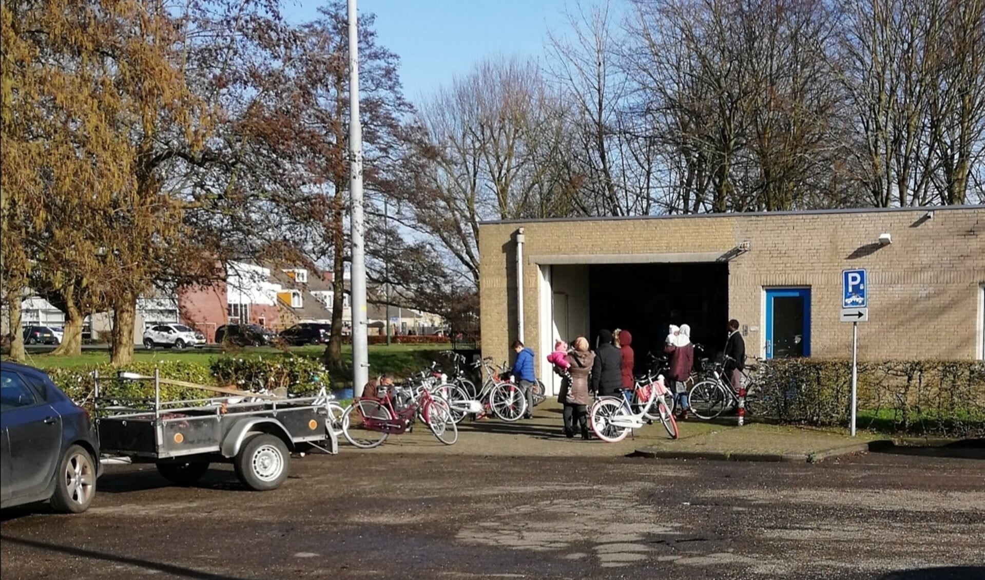 De Fietsbank is altijd op zoek naar gebruikte fietsen en handige handen om een handje te helpen.