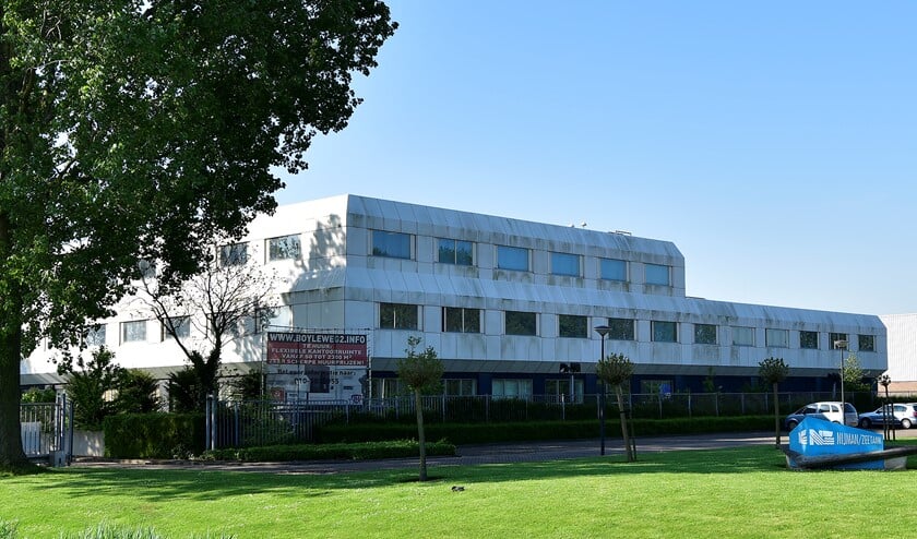 Het pand op de Boyleweg is in principe klaar om asielzoekers op te vangen. Archieffoto: Foto-OK.nl