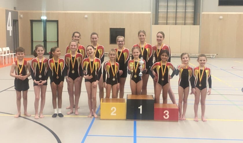 De deelnemers aan de clubkampioenschappen van RTC poseerden trots met hun medailles.