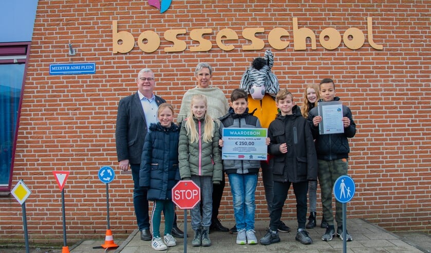 De Bosseschool is pas de tweede school op het eiland met vier labels. Ze zijn dus erg goed bezig. En met die 250 euro kunnen ze nóg beter worden! Foto: Sam Fish