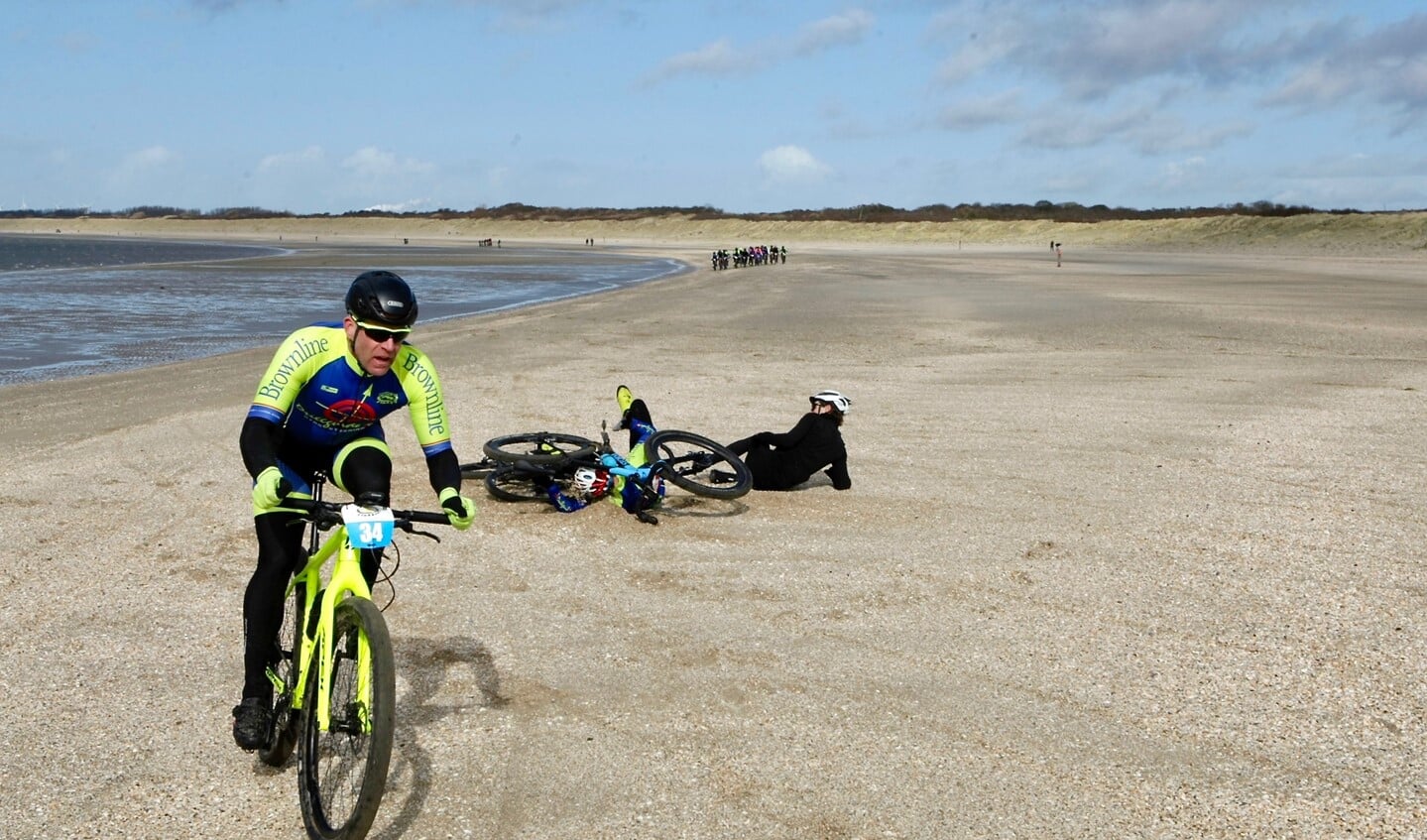 Jules de Cock dendert naar strandzege in Hellevoetsluis - Adverteren  Hellevoetsluis | Groot Hellevoet | Krant en Online