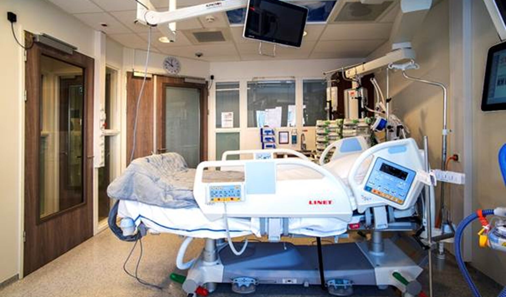 Kamer met beademingsapparatuur op Intensive Care
