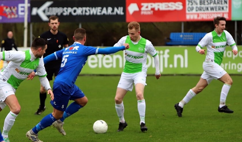 Daan Bourgonje maakte vanaf afstand de winnende treffer voor Spijkenisse in het duel met Rijsoord, dat met 2-1 werd gewonnen.