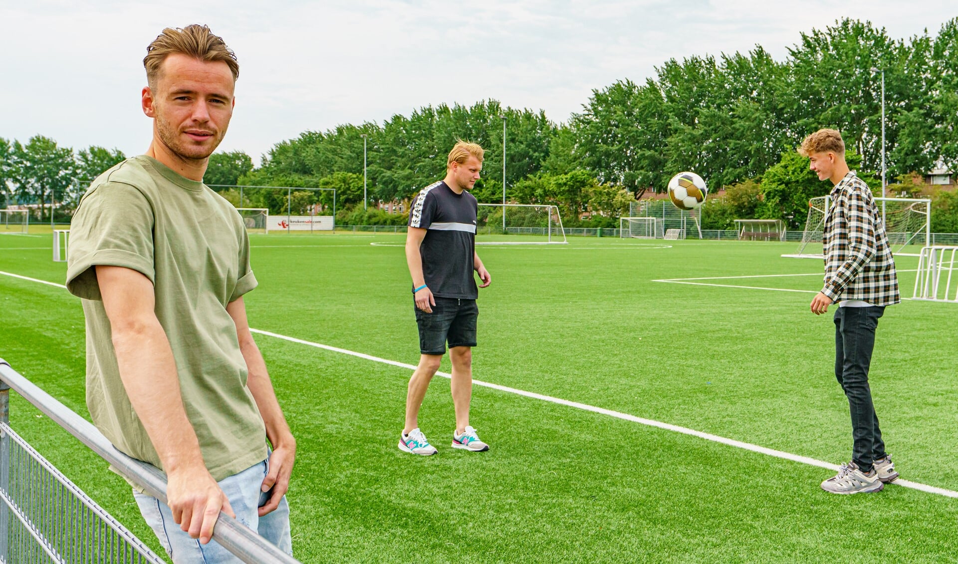 Dit jaar organiseren Robbert, Tom en Sven een driedaags voetbalkamp. 