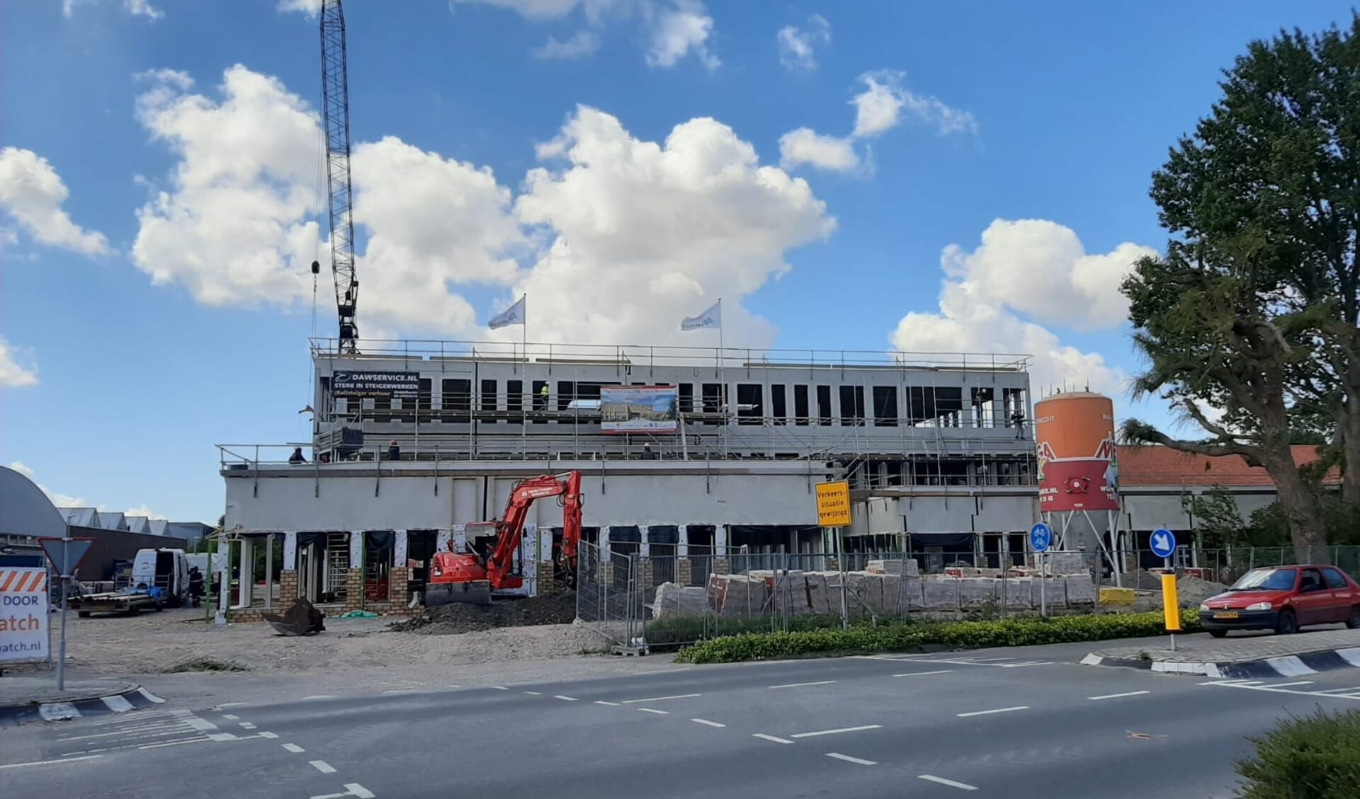 Zoals het er nu naar uitziet, zal de oplevering van dit nieuwe schoolgebouw eind december 2020 zijn.